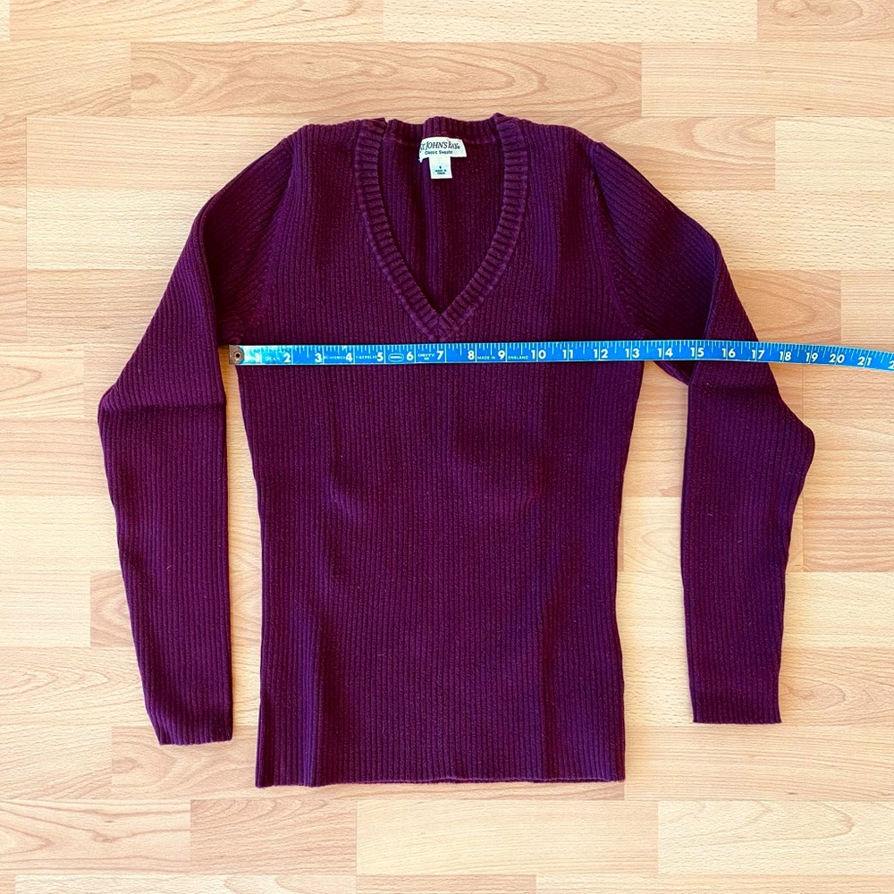 ST. JOHN’S BAY V-NECK CLASSIC SWEATER